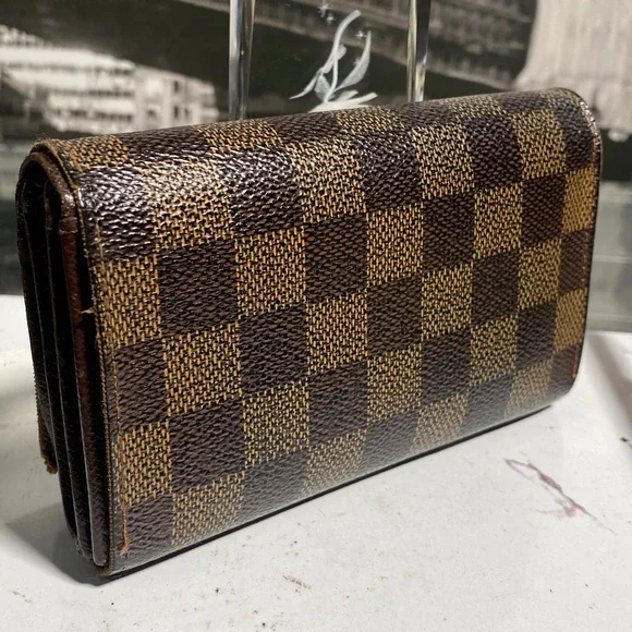 Authentic Louis Vuitton Damier Bifold Zippy Wallet - Picture 16 of 16